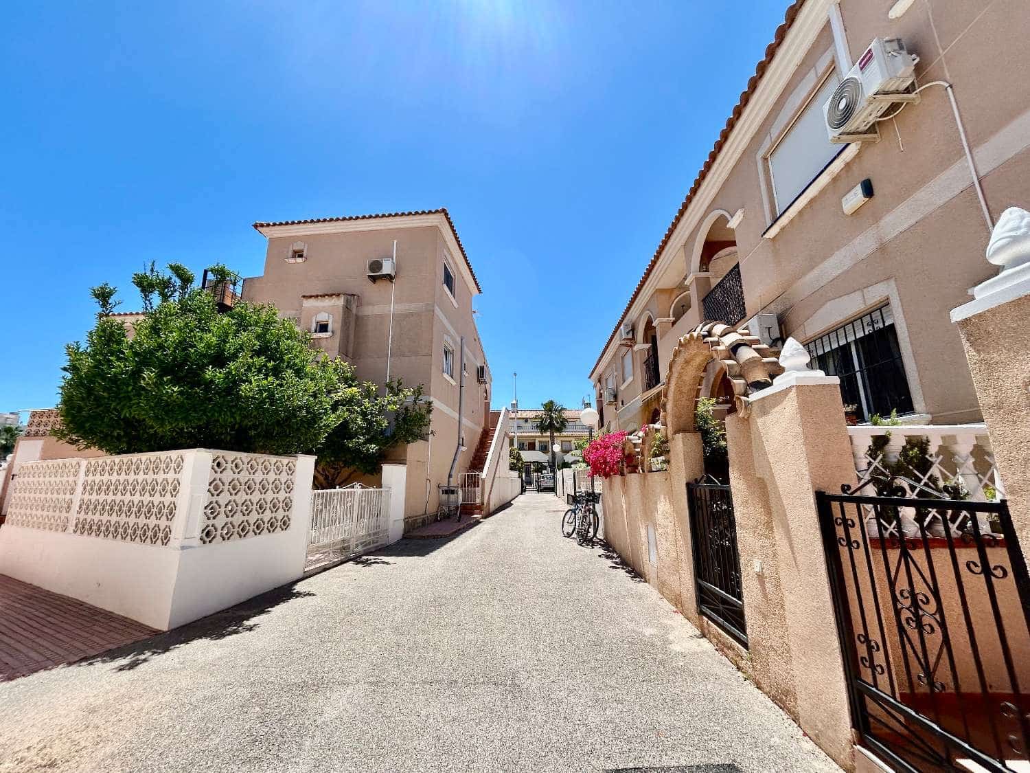 2 soveværelse Penthouse til salg i La Zenia med swimmingpool - € 165.000 (Ref: 9854980)