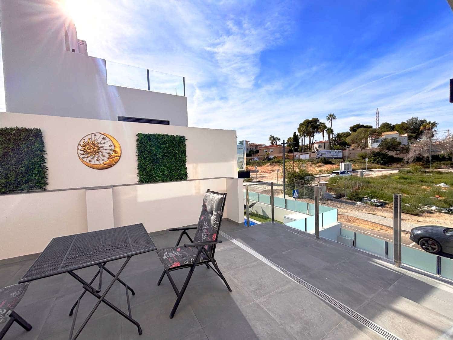 2 soverom Kjedet enebolig til salgs i Orihuela med svømmebasseng - € 434 950 (Ref: 9864073)