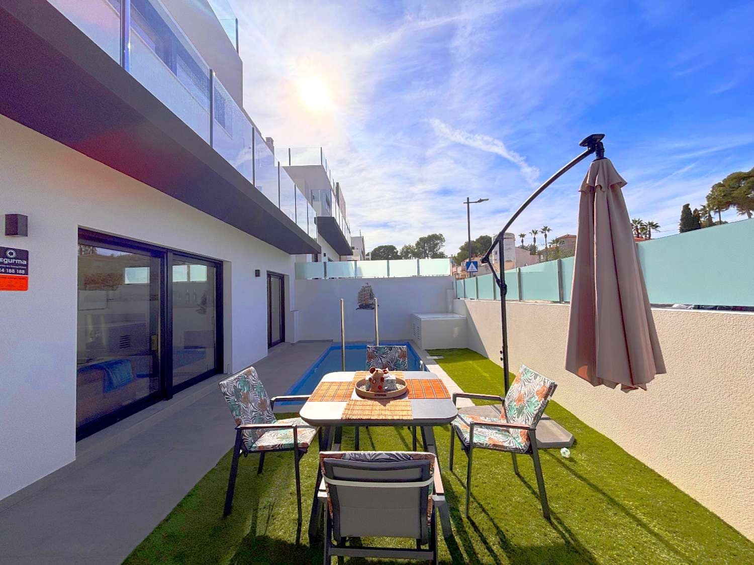 2 soverom Kjedet enebolig til salgs i Orihuela med svømmebasseng - € 434 950 (Ref: 9864073)