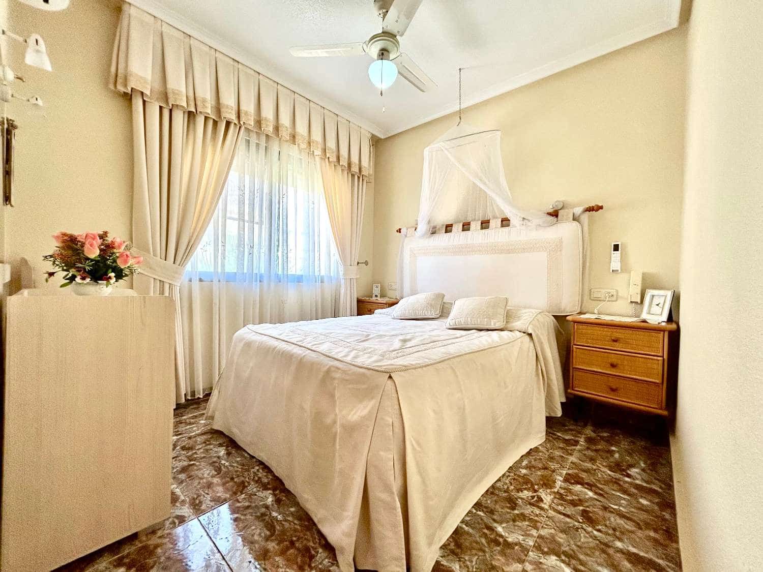 3 chambre Bungalow à vendre à La Zenia avec piscine - 250 000 € (Ref: 9880594)