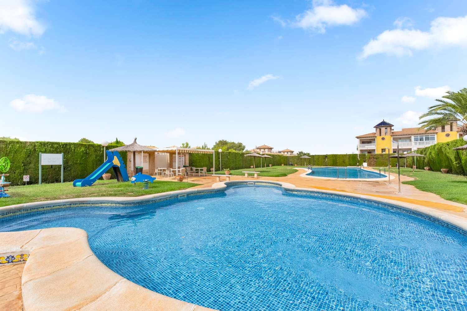 2 soveværelse Bungalow til salg i Orihuela Costa med swimmingpool - € 149.000 (Ref: 9949169)