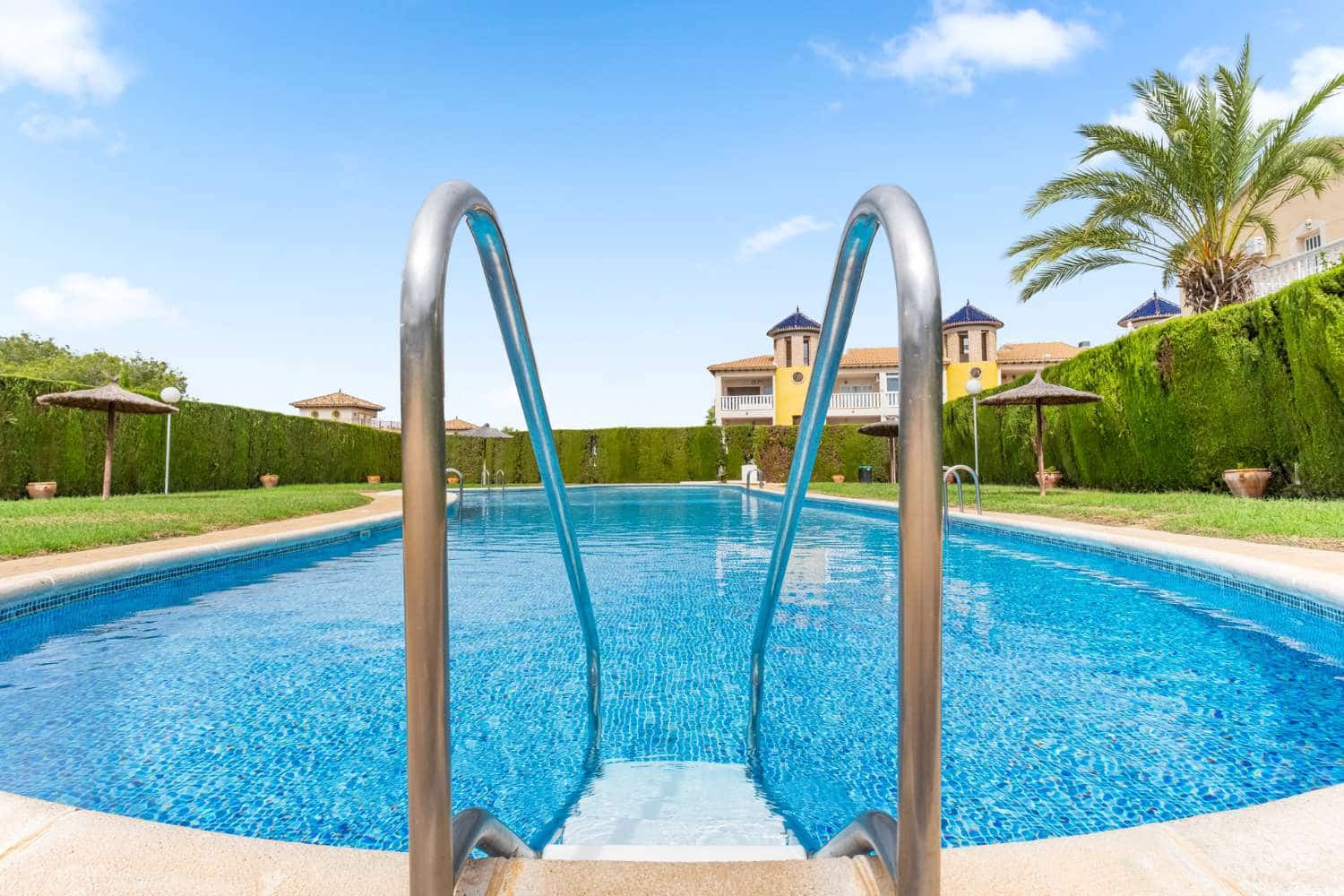 2 soveværelse Bungalow til salg i Orihuela Costa med swimmingpool - € 149.000 (Ref: 9949169)