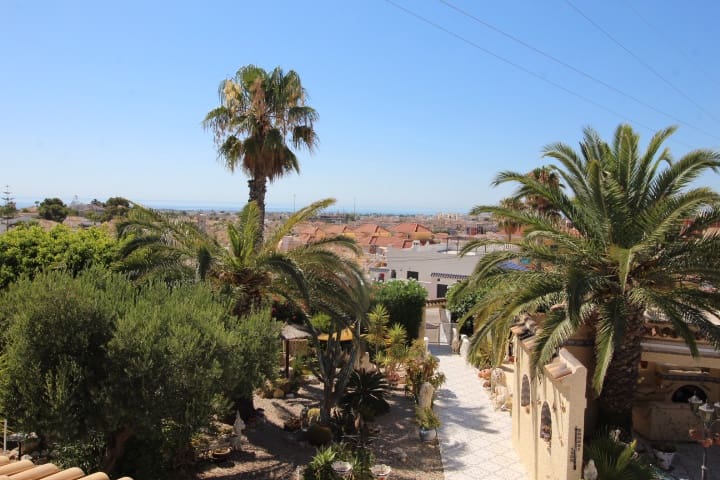 2 soveværelse Villa til salg i San Miguel de Salinas med swimmingpool - € 450.000 (Ref: 9953745)