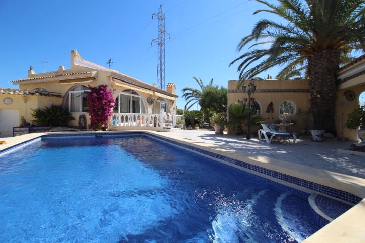 2 soveværelse Villa til salg i San Miguel de Salinas med swimmingpool - € 450.000 (Ref: 9953745)