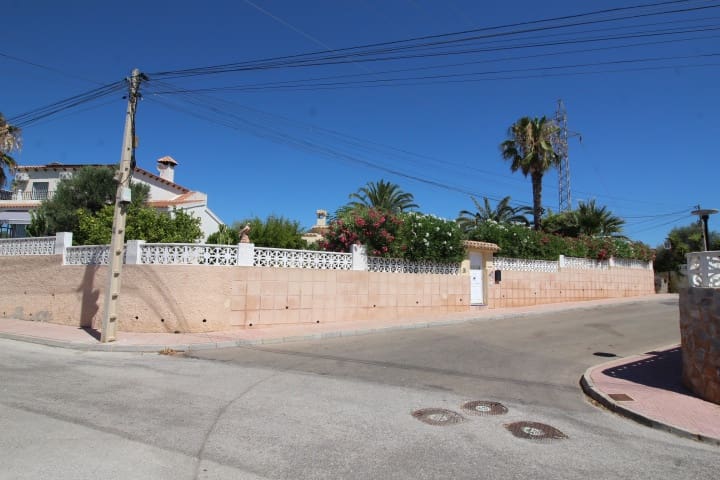 2 soveværelse Villa til salg i San Miguel de Salinas med swimmingpool - € 450.000 (Ref: 9953745)