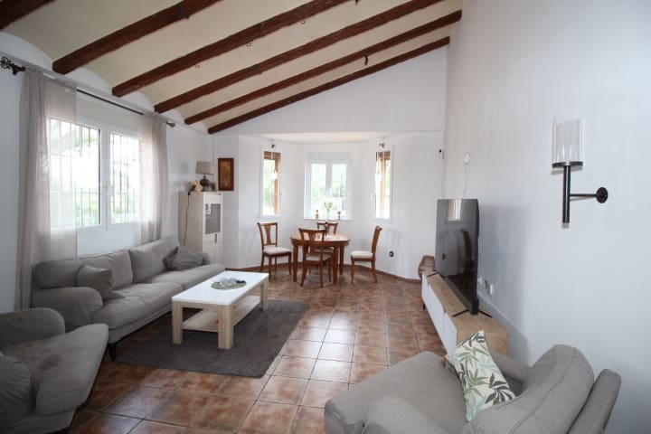 3 Zimmer Villa zu verkaufen in Bigastro mit Pool - 425.000 € (Ref: 9996627)