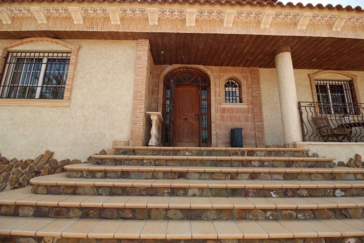 3 Zimmer Villa zu verkaufen in Bigastro mit Pool - 425.000 € (Ref: 9996627)