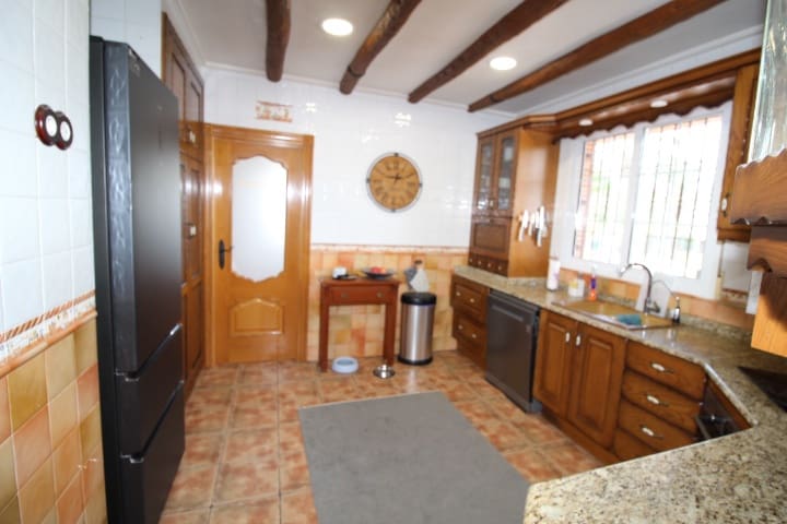 3 Zimmer Villa zu verkaufen in Bigastro mit Pool - 425.000 € (Ref: 9996627)