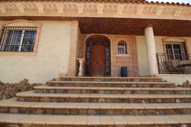Chalet de 3 habitaciones en Bigastro en venta con piscina - 425.000 € (Ref: 9996627)
