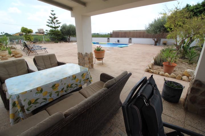 3 Zimmer Villa zu verkaufen in Bigastro mit Pool - 425.000 € (Ref: 9996627)