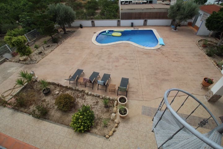 3 Zimmer Villa zu verkaufen in Bigastro mit Pool - 425.000 € (Ref: 9996627)