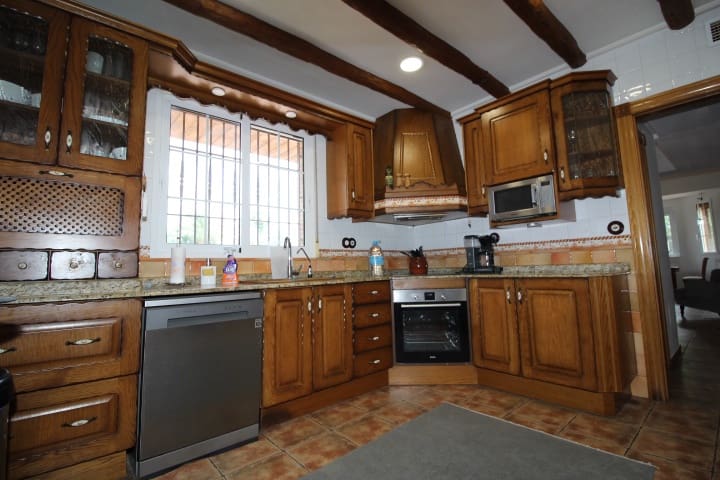 3 Zimmer Villa zu verkaufen in Bigastro mit Pool - 425.000 € (Ref: 9996627)
