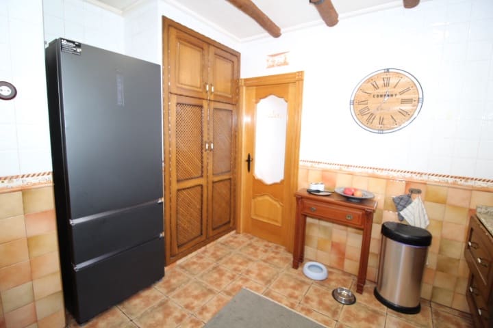 3 Zimmer Villa zu verkaufen in Bigastro mit Pool - 425.000 € (Ref: 9996627)