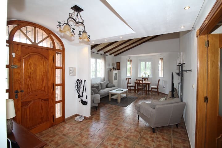 3 Zimmer Villa zu verkaufen in Bigastro mit Pool - 425.000 € (Ref: 9996627)