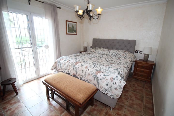 3 Zimmer Villa zu verkaufen in Bigastro mit Pool - 425.000 € (Ref: 9996627)
