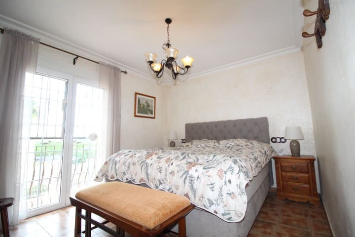 3 Zimmer Villa zu verkaufen in Bigastro mit Pool - 425.000 € (Ref: 9996627)