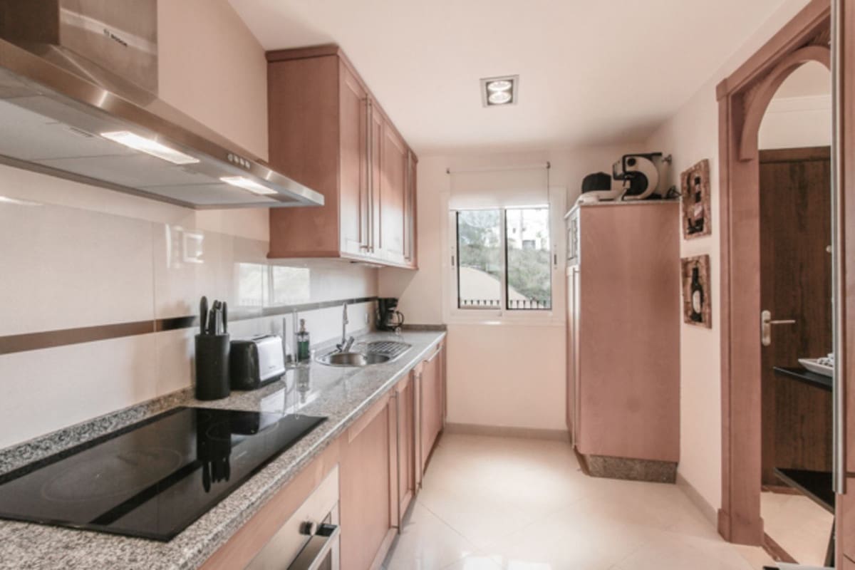 2 camera da letto Appartamento in vendita in Aloha Golf con piscina garage - 460.000 € (Rif: 10045875)