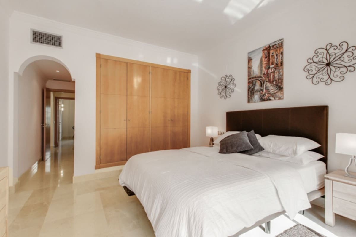 2 camera da letto Appartamento in vendita in Aloha Golf con piscina garage - 460.000 € (Rif: 10045875)