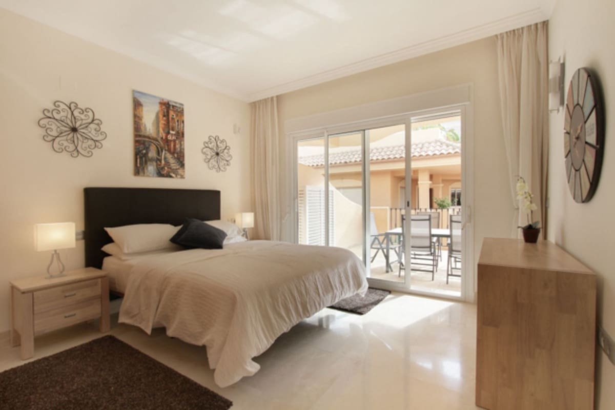 2 camera da letto Appartamento in vendita in Aloha Golf con piscina garage - 460.000 € (Rif: 10045875)