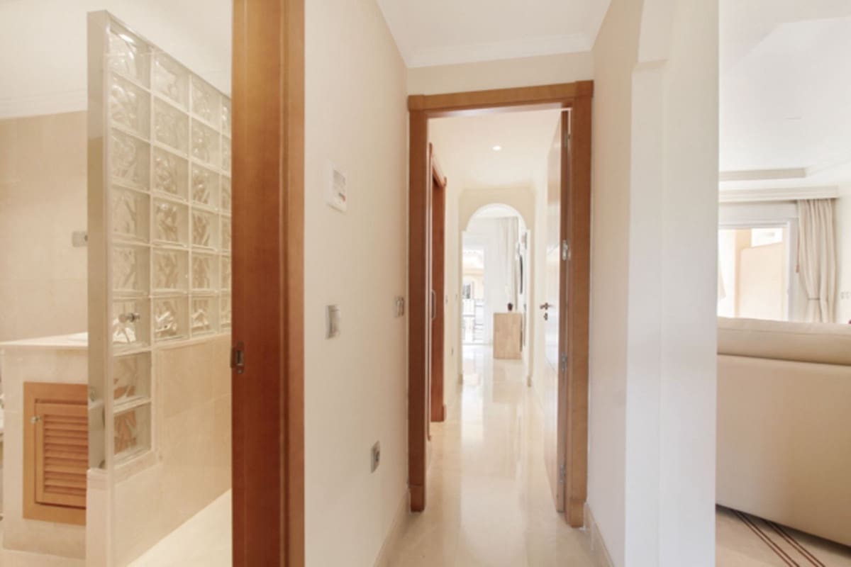 2 camera da letto Appartamento in vendita in Aloha Golf con piscina garage - 460.000 € (Rif: 10045875)