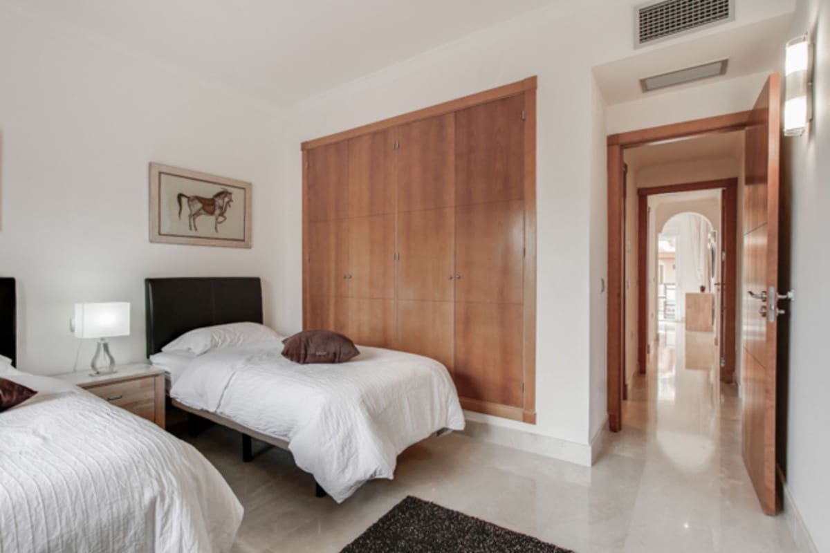 2 camera da letto Appartamento in vendita in Aloha Golf con piscina garage - 460.000 € (Rif: 10045875)