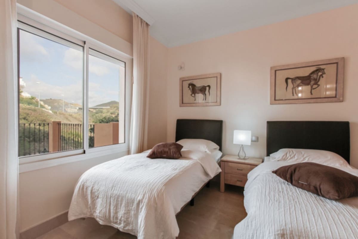 2 camera da letto Appartamento in vendita in Aloha Golf con piscina garage - 460.000 € (Rif: 10045875)