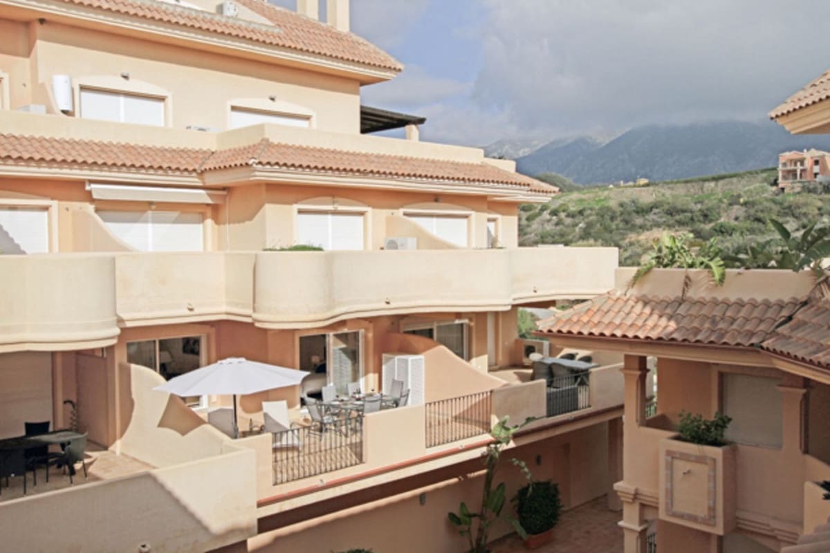 2 camera da letto Appartamento in vendita in Aloha Golf con piscina garage - 460.000 € (Rif: 10045875)
