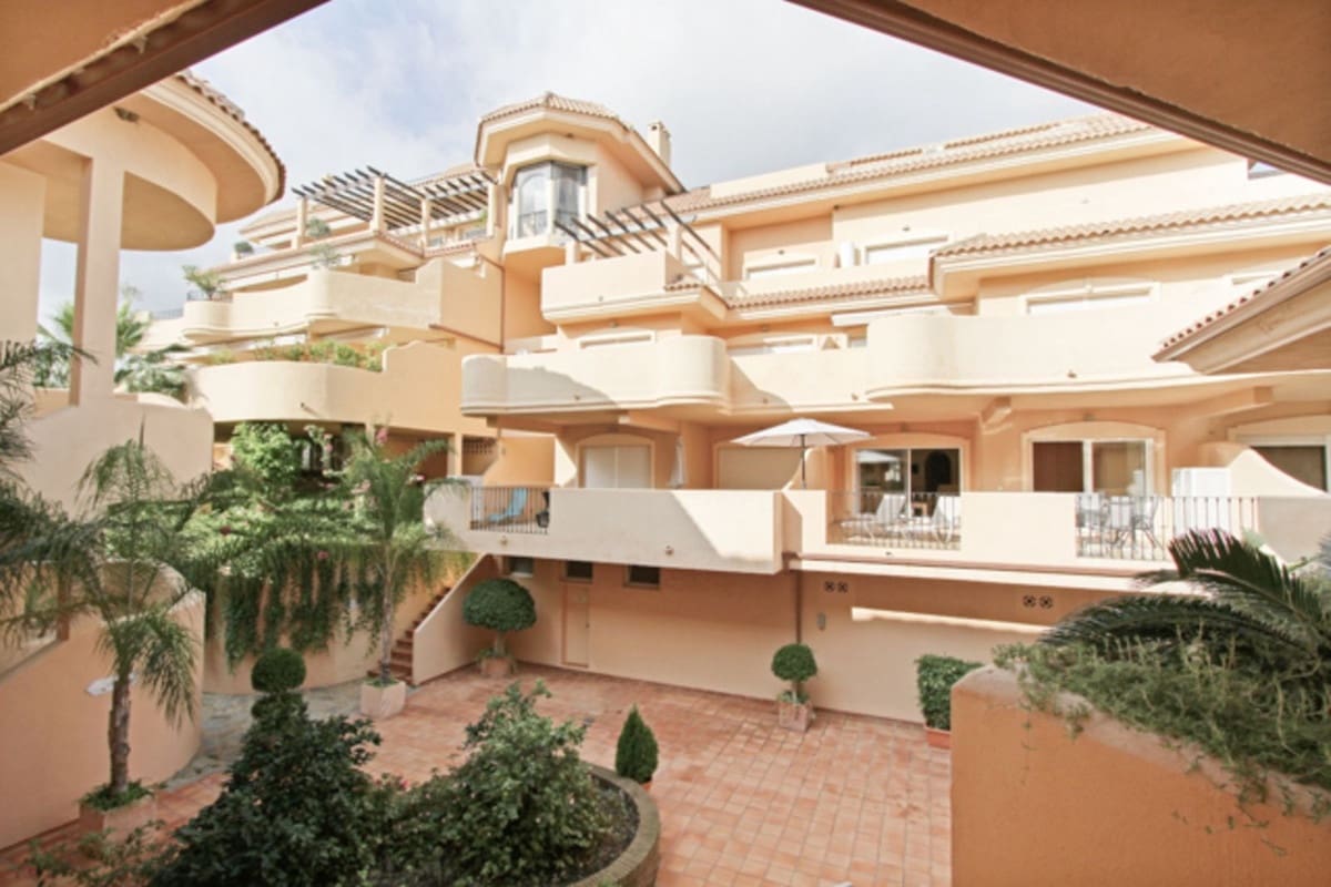 2 camera da letto Appartamento in vendita in Aloha Golf con piscina garage - 460.000 € (Rif: 10045875)