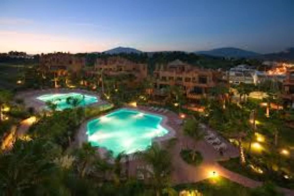 2 camera da letto Appartamento in vendita in Aloha Golf con piscina garage - 460.000 € (Rif: 10045875)