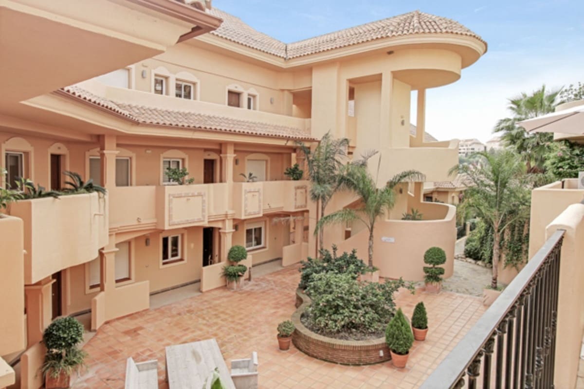2 camera da letto Appartamento in vendita in Aloha Golf con piscina garage - 460.000 € (Rif: 10045875)