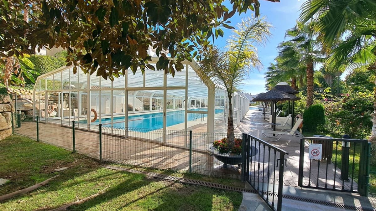 2 camera da letto Appartamento in vendita in Aloha Golf con piscina garage - 460.000 € (Rif: 10045875)