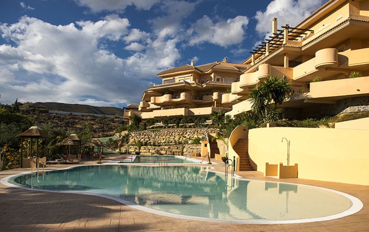 2 camera da letto Appartamento in vendita in Aloha Golf con piscina garage - 460.000 € (Rif: 10045875)