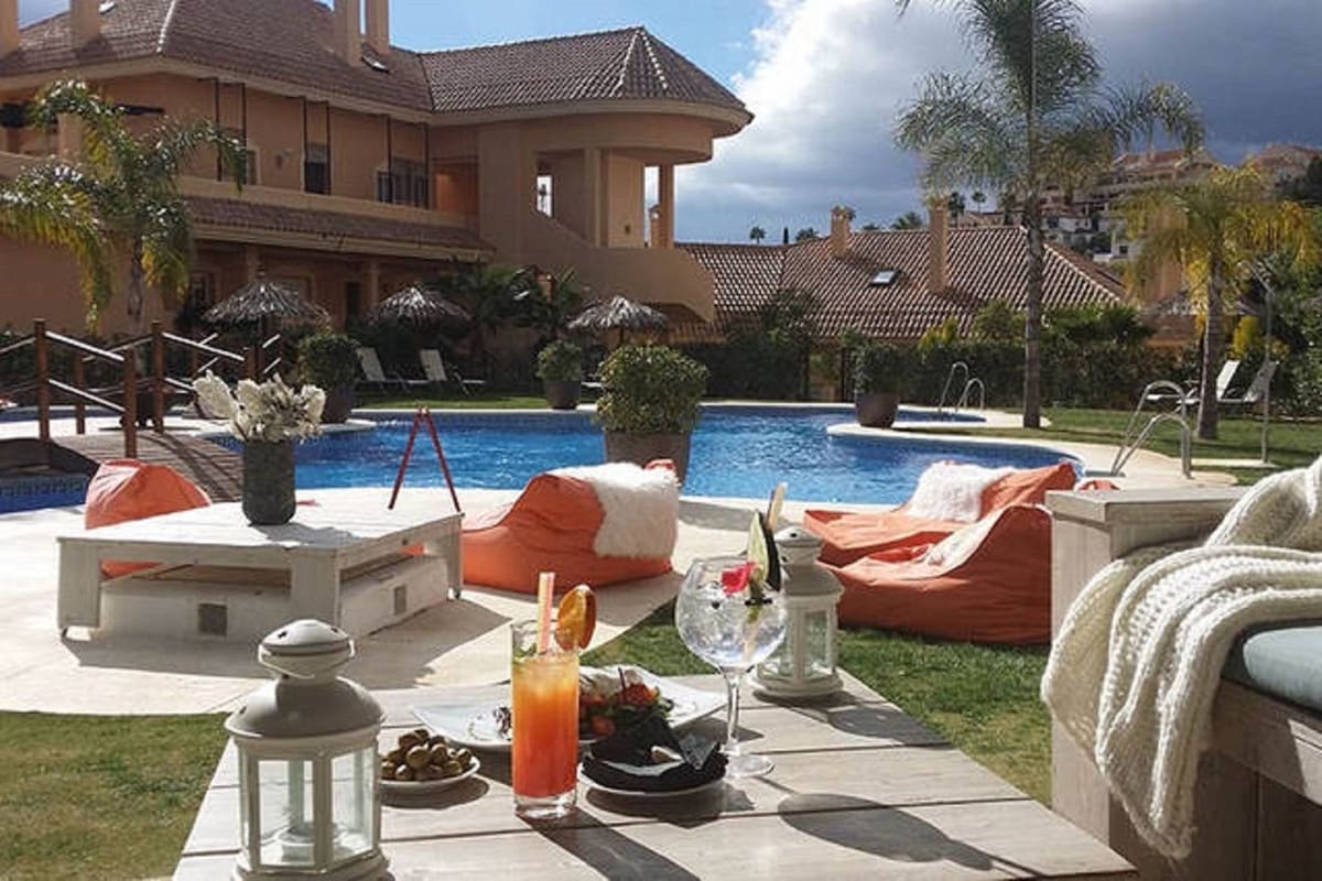 2 camera da letto Appartamento in vendita in Aloha Golf con piscina garage - 460.000 € (Rif: 10045875)
