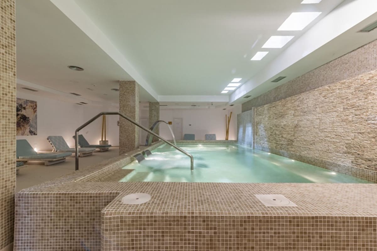 2 camera da letto Appartamento in vendita in Aloha Golf con piscina garage - 460.000 € (Rif: 10045875)