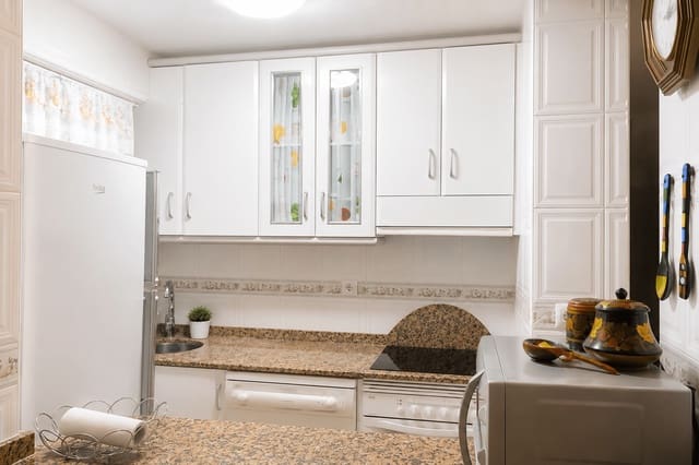 2 soveværelse Lejlighed til salg i La Manga del Mar Menor med swimmingpool - € 262.000 (Ref: 10008011)