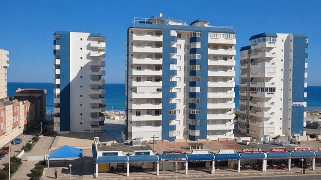 2 soveværelse Lejlighed til salg i La Manga del Mar Menor med swimmingpool - € 262.000 (Ref: 10008011)