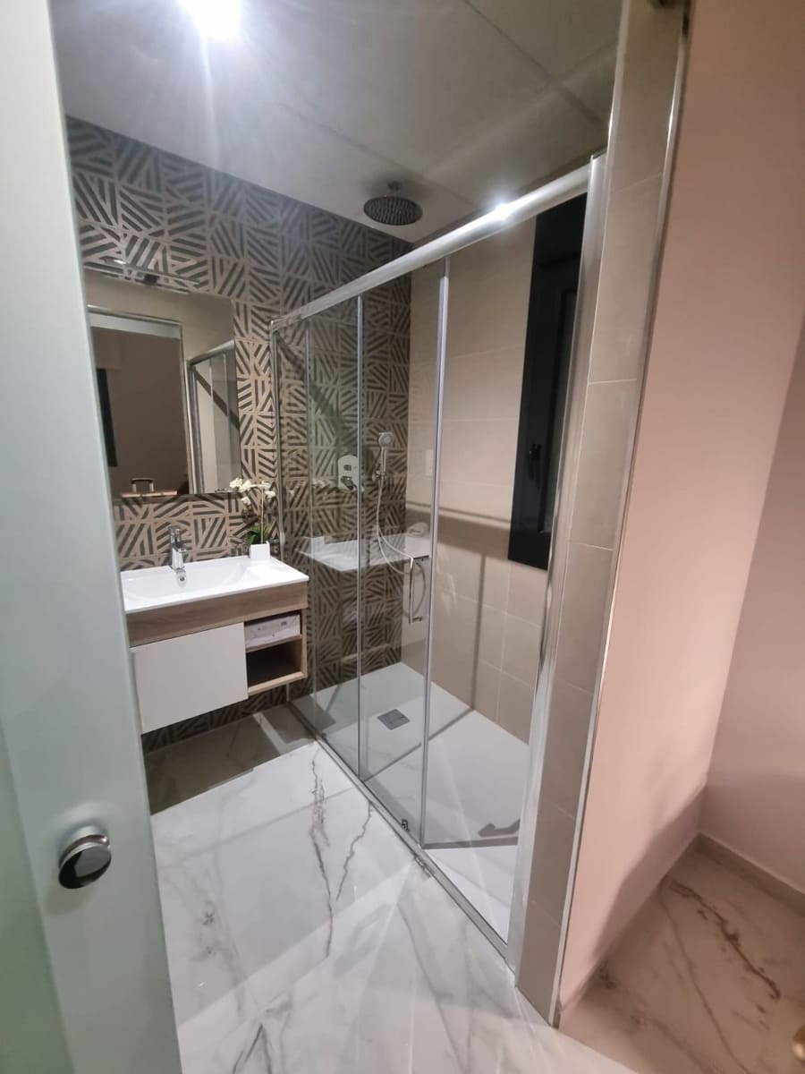 2 soverom Penthouse til salgs i Alicante by med svømmebasseng garasje - € 274 900 (Ref: 10035707)