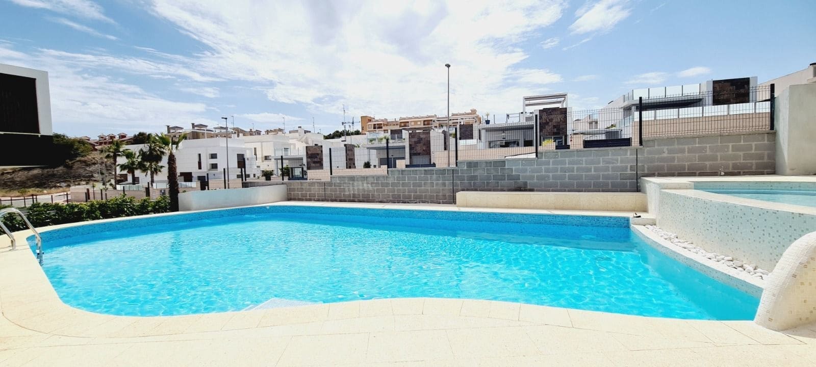 2 soverom Penthouse til salgs i Alicante by med svømmebasseng garasje - € 274 900 (Ref: 10035707)