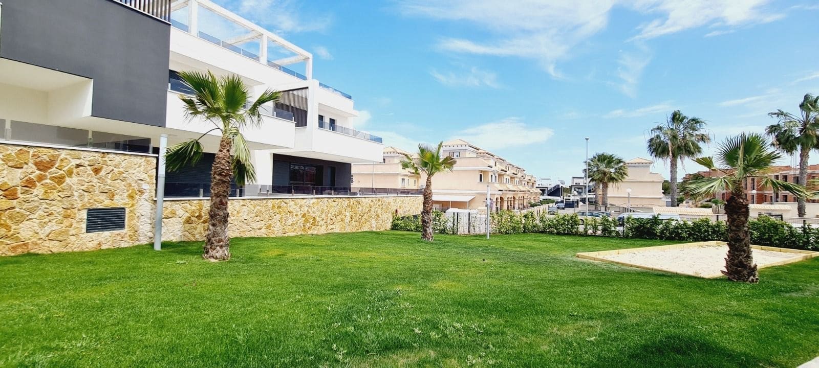 2 soverom Penthouse til salgs i Alicante by med svømmebasseng garasje - € 274 900 (Ref: 10035707)