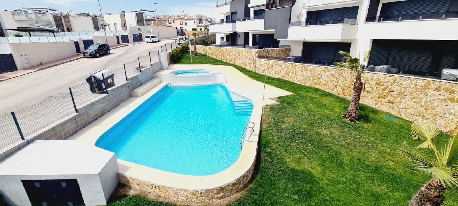 2 soverom Penthouse til salgs i Alicante by med svømmebasseng garasje - € 274 900 (Ref: 10035707)