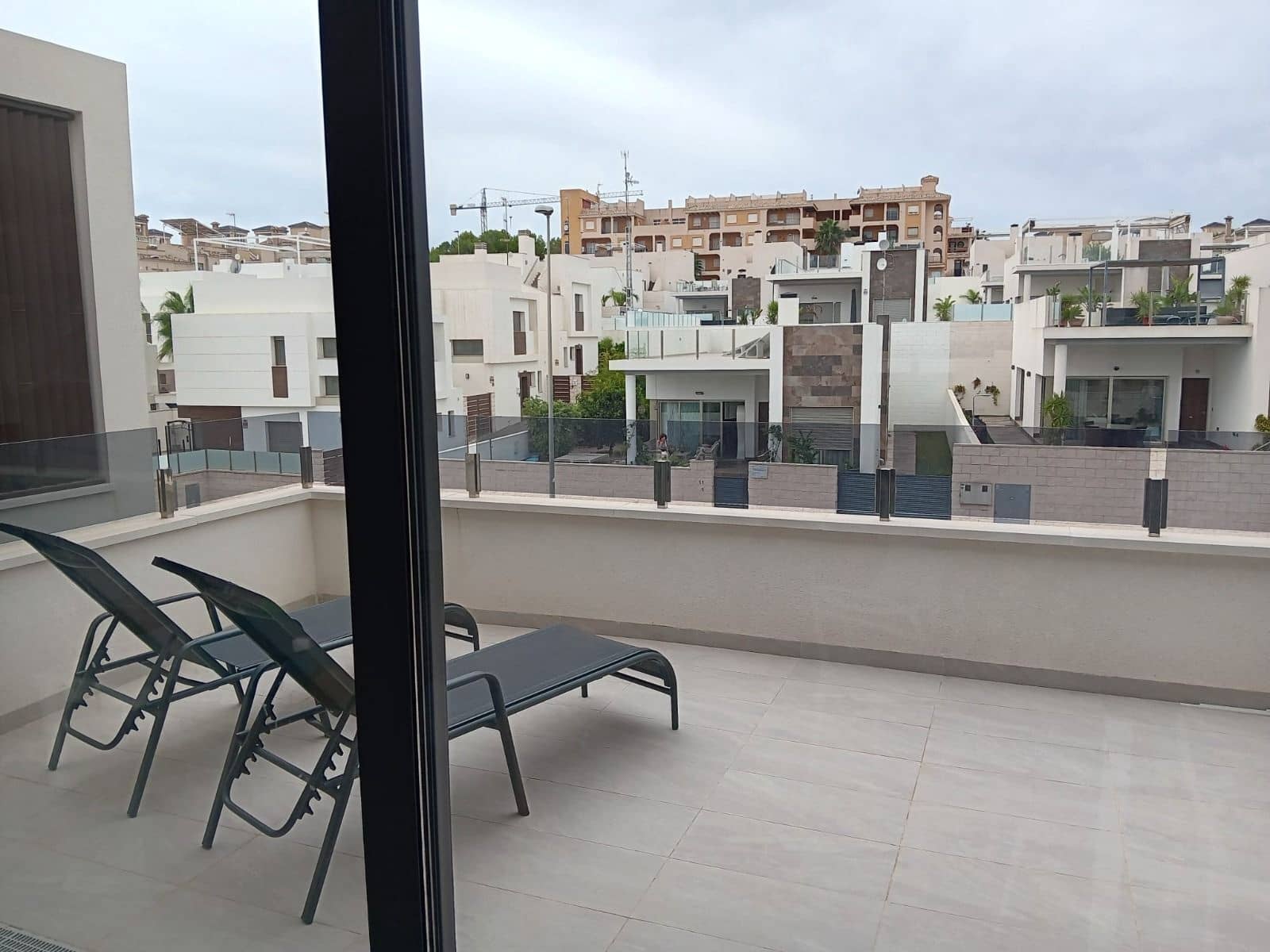 2 soverom Penthouse til salgs i Alicante by med svømmebasseng garasje - € 274 900 (Ref: 10035707)