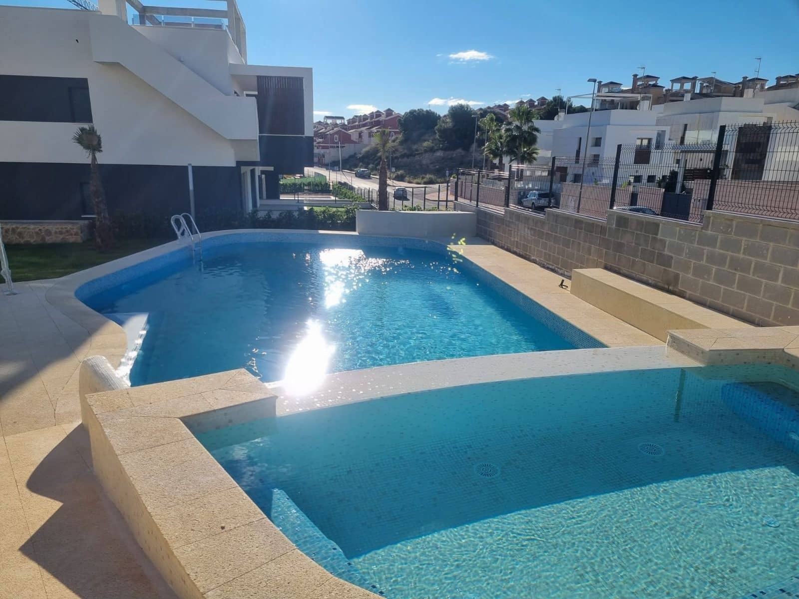 2 soverom Penthouse til salgs i Alicante by med svømmebasseng garasje - € 274 900 (Ref: 10035707)