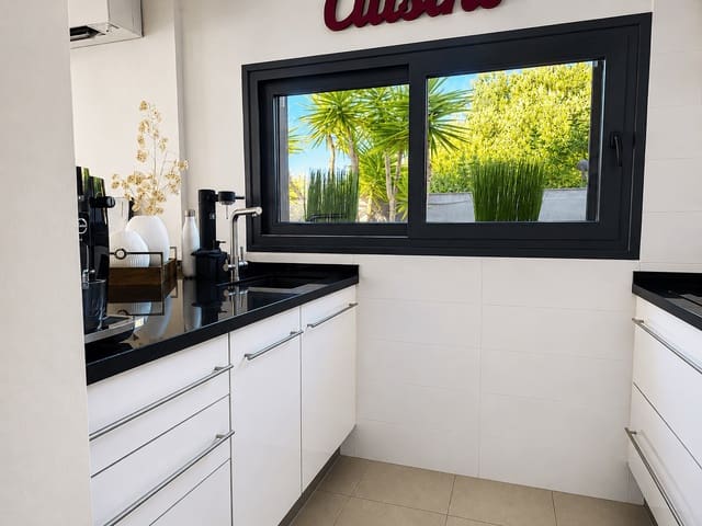 3 sypialnia Dom na sprzedaż w Llucmajor z basenem garażem - 695 000 € (Ref: 10038391)