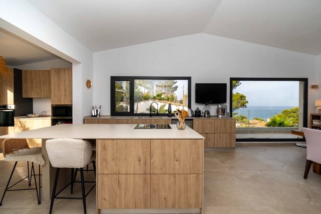 4 soverom Villa til salgs i Costa de la Calma, Calvià med svømmebasseng garasje - € 1 790 000 (Ref: 10124772)