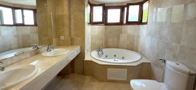 4 bedroom Apartment for sale in Maioris Decima with pool garage - € 799,900 (Ref: 10167079)