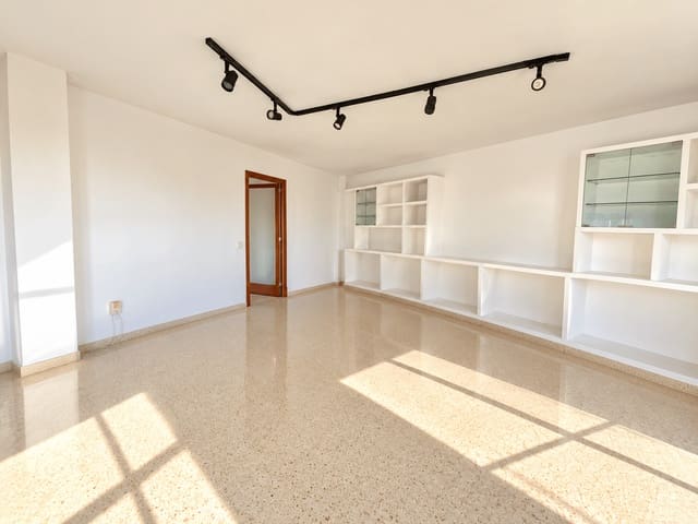 4 bedroom Apartment for sale in Pere Garau, Palma de Mallorca - € 460,000 (Ref: 10183241)