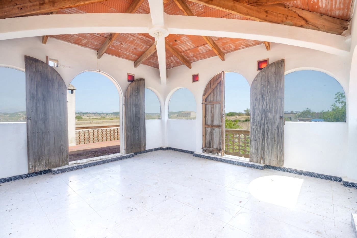 4 soveværelse Finca/Landehus til salg i Sant Joan med swimmingpool garage - € 467.000 (Ref: 7526792)