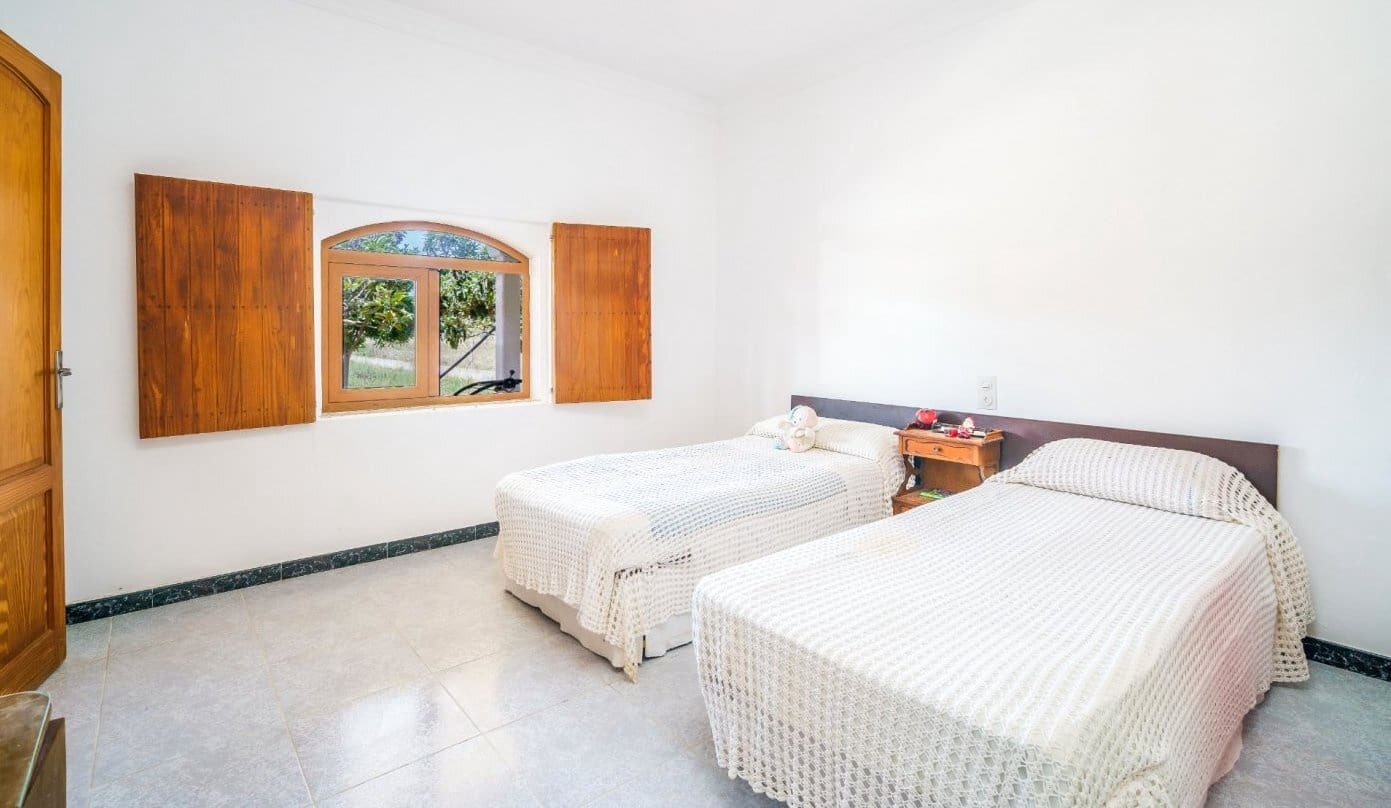 4 soveværelse Finca/Landehus til salg i Sant Joan med swimmingpool garage - € 467.000 (Ref: 7526792)