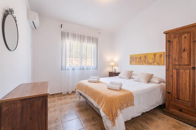 9 bedroom Villa for sale in Puntiro with pool garage - € 2,621,000 (Ref: 7853215)