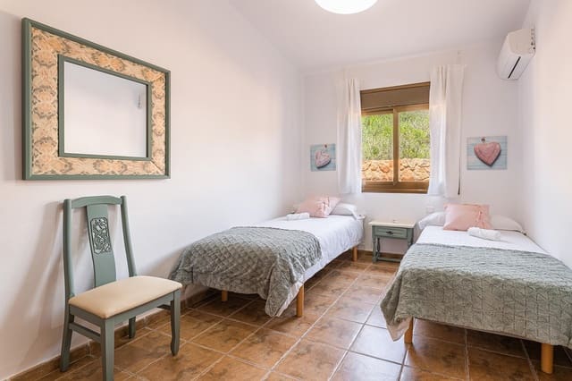 9 bedroom Villa for sale in Puntiro with pool garage - € 2,621,000 (Ref: 7853215)